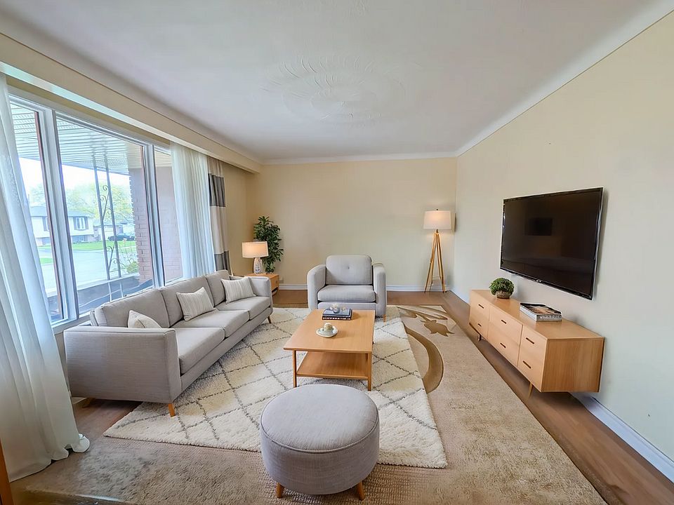 1st image of 127 Westwood Cres #1