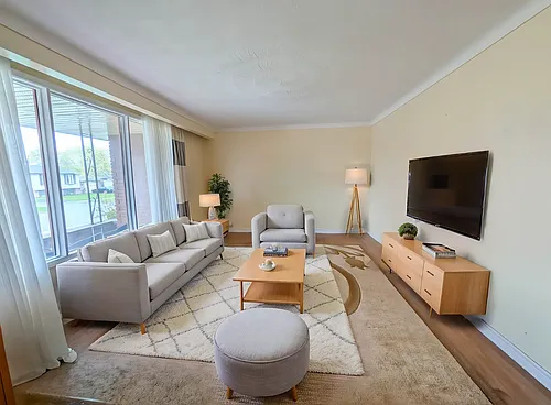 127 Westwood Cres #1 Photo 1