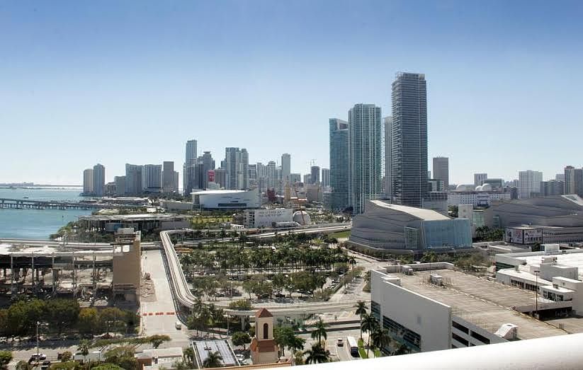 2nd image of 1717 N Bayshore Dr APT 2455