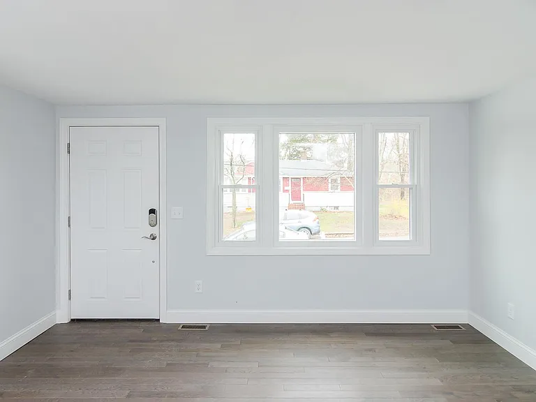 67 Rhodes Cir — Photo 5