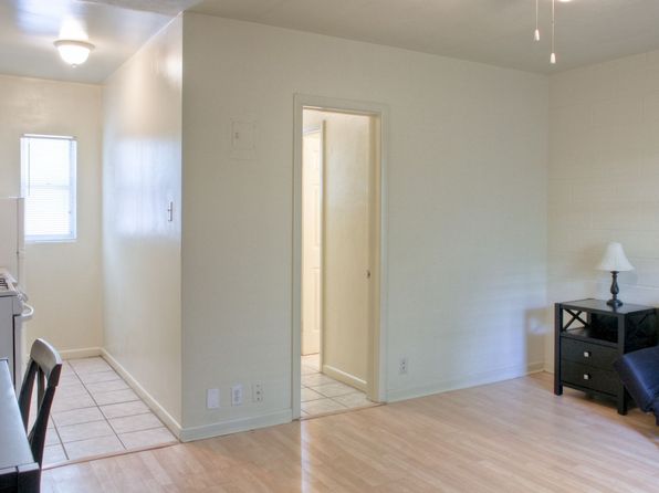 1222 NW 8th Ave APT 4