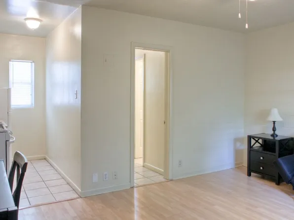 University Park Studios, 1222 NW 8th Ave #12, Gainesville, FL 32601