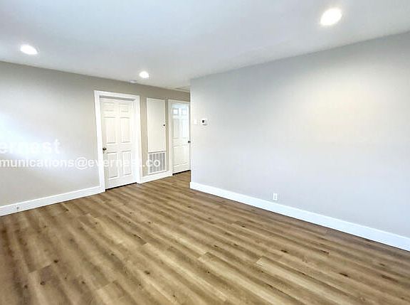 3rd image of 1732 17th Ave N #B
