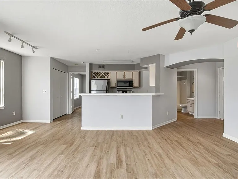 7300 Westpointe Blvd #725 — Photo 13