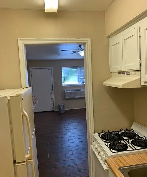 205 Morgan Pl #111 — Photo 4
