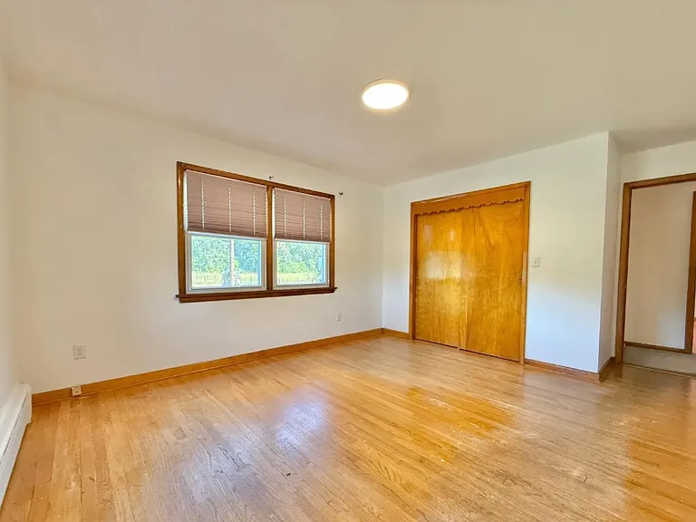 452 Cranbury Rd — Photo 6