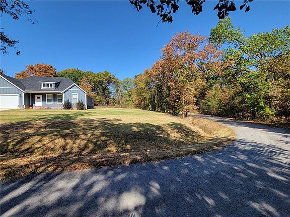 4th image of 10 Hobkirk Dr