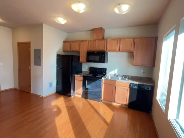 Ambaum Place I | Modern Apartment Homes w/ In-Unit Laundry! — Photo 17