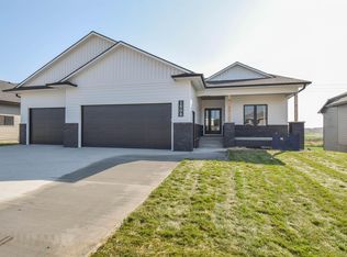 1508 N Marlowe Ave, Sioux Falls, SD 57110