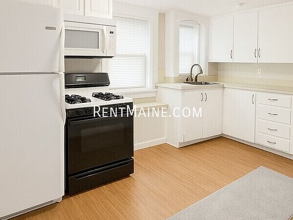 2nd image of 409 4th St APT 5