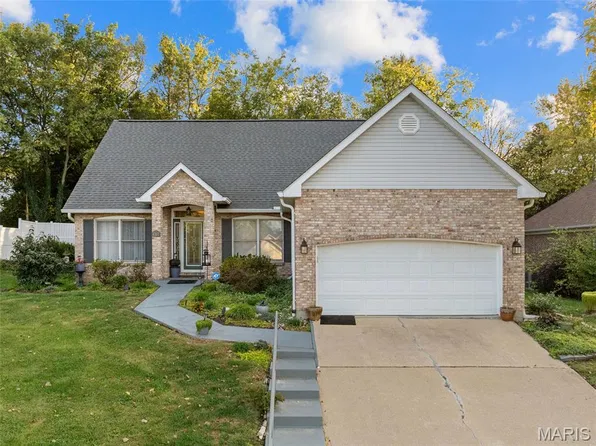 614 Windy Ridge Dr, Washington, MO 63090