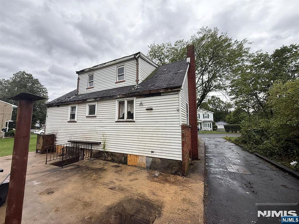 2nd image of 111 Linden Street