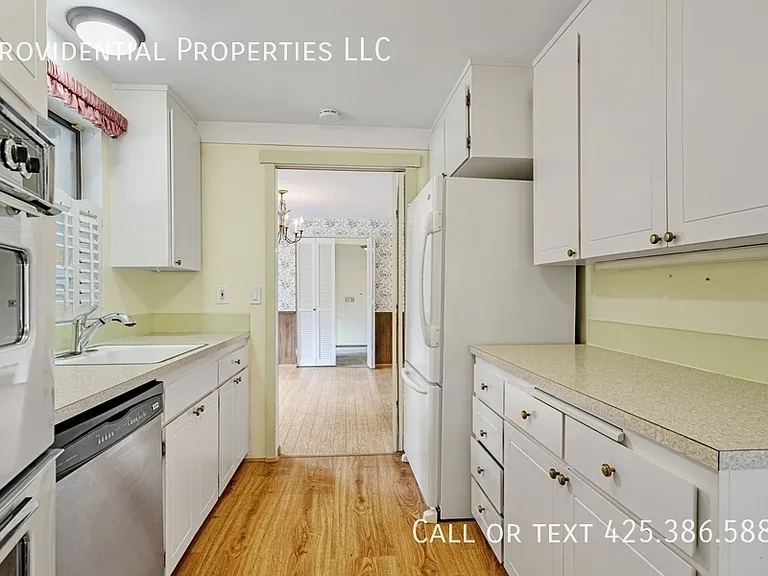9530 NE 30th St — Photo 7
