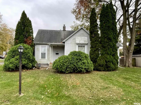 403 10th St, Lincoln, IL 62656