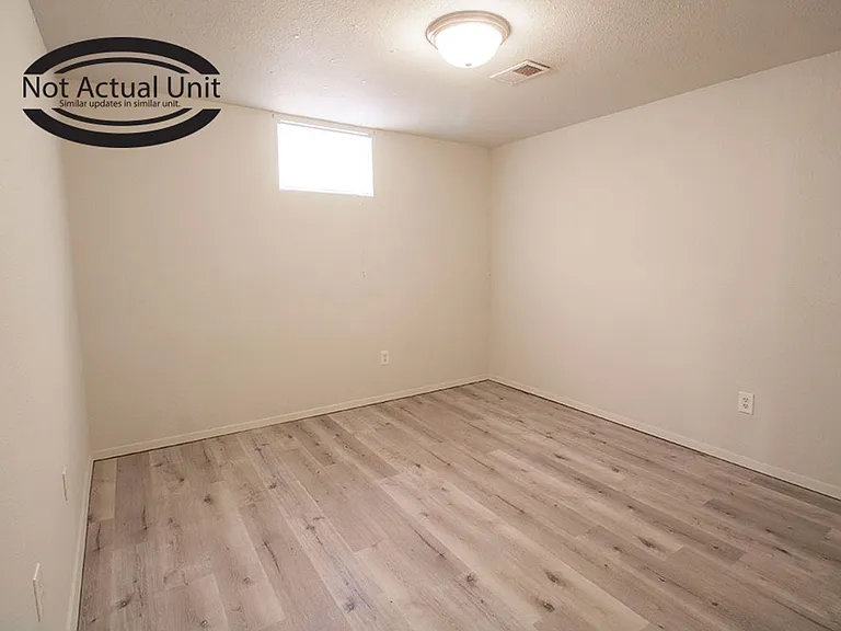 1013 W Ash St — Photo 24