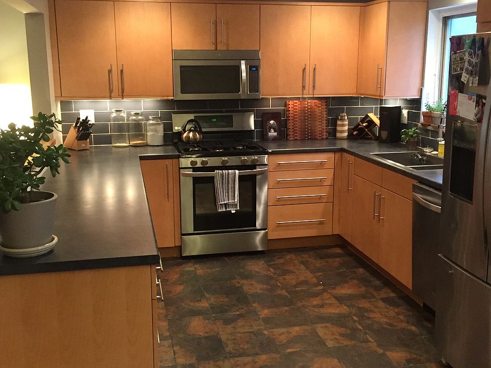 Modern kitchen upstairs 