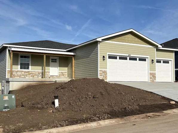 609 Heather Ct, Saint George, KS 66535