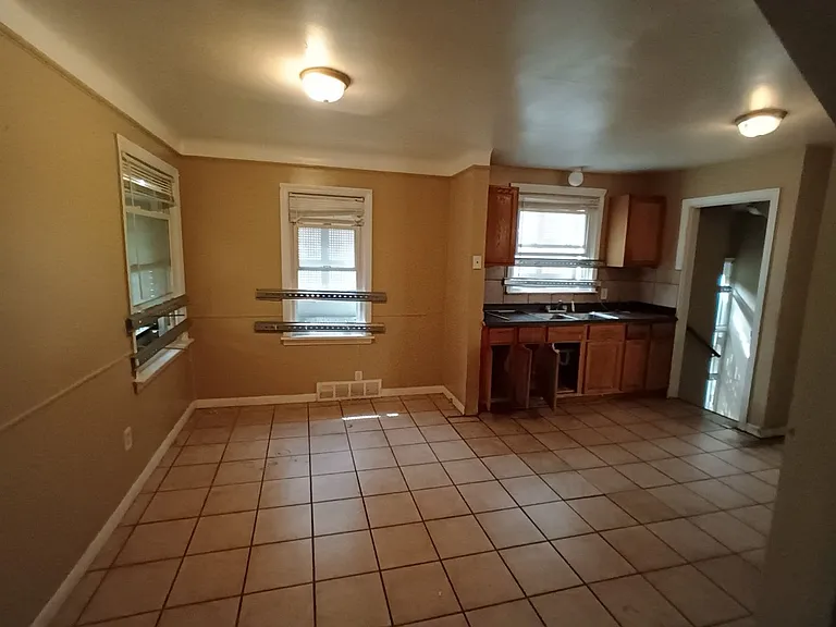15421 Stout St — Photo 10