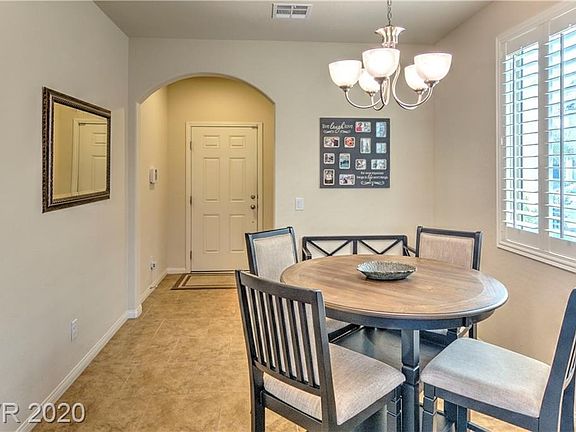 4th image of 302 Botanic Gardens Dr