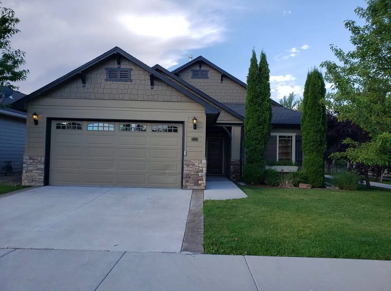 3 bed, 1465 sqft, $2,395 — Photo 2
