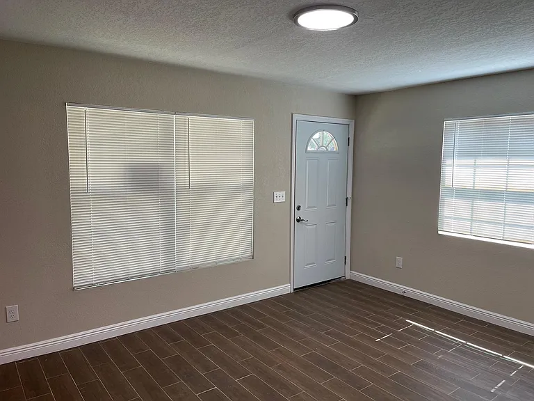 10611 Main St — Photo 5
