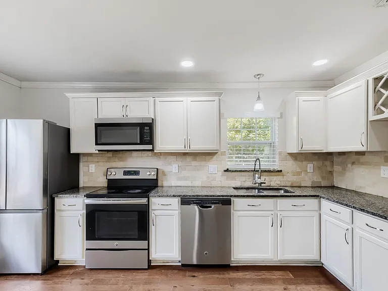 114 Conway Dr — Photo 6