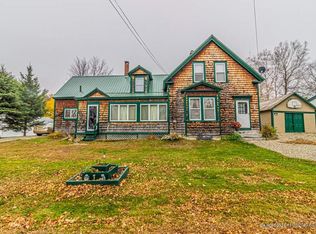 8 Holmes St, Wilton, ME 04294