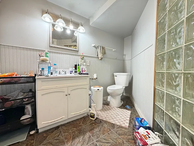 531 W 4th St #1 — Photo 19