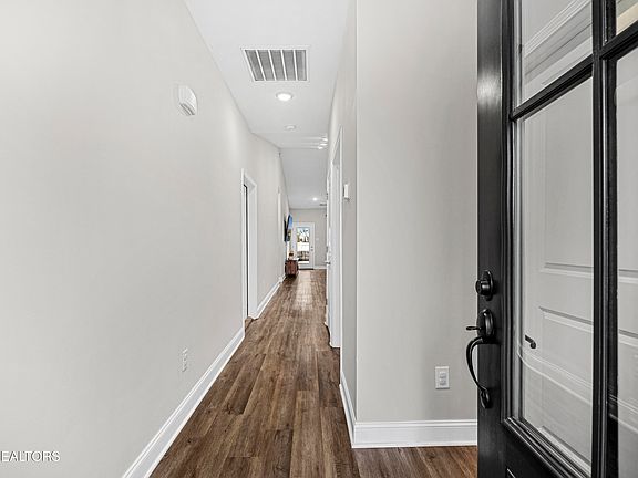 5th image of 411 Toronto Ln