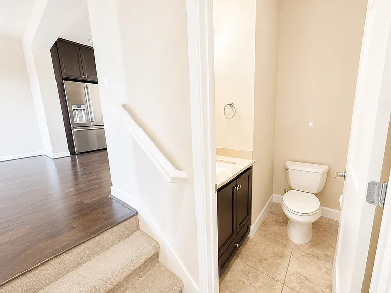 2nd Floor: 1/2 Bath