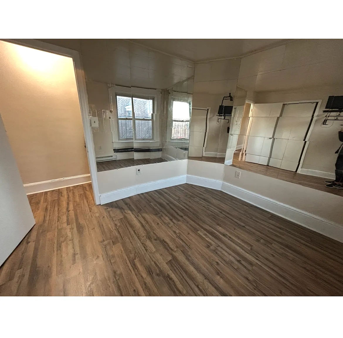 2 bed, 700 sqft, $1,300 — Photo 2