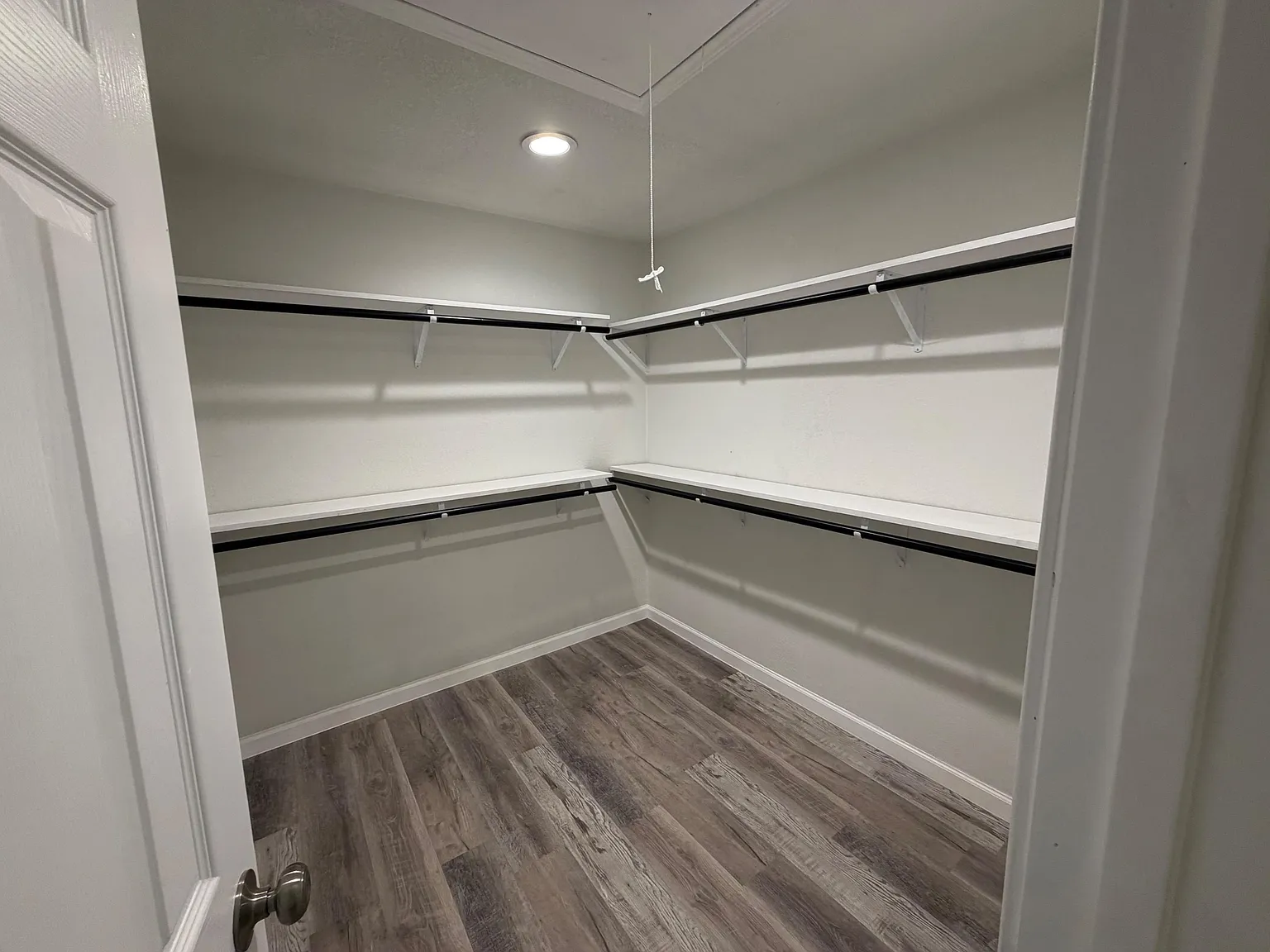 4 bed, 2.0 bath, 1800 sqft, $1,044 — Photo 3
