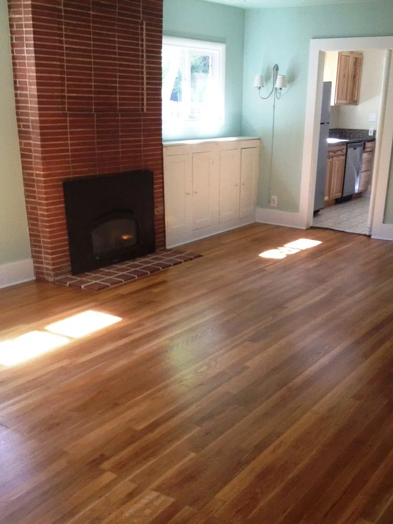 Adorable 2 Bedroom House! — Photo 4