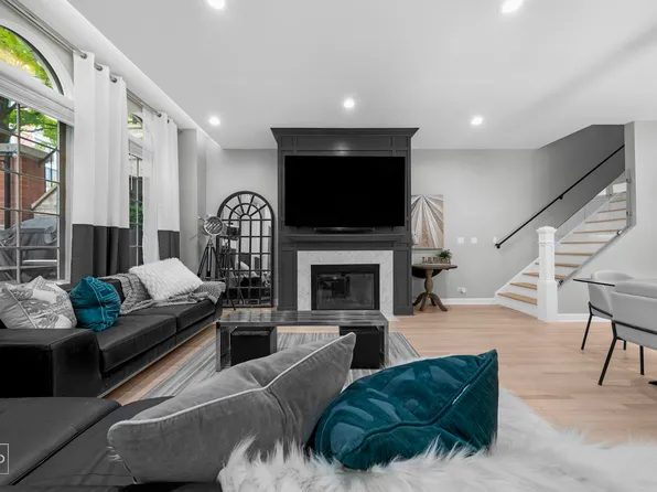 355 W Superior St, Chicago, IL 60654