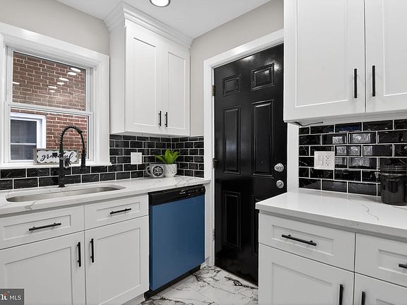 5th image of 2517 N Pine St