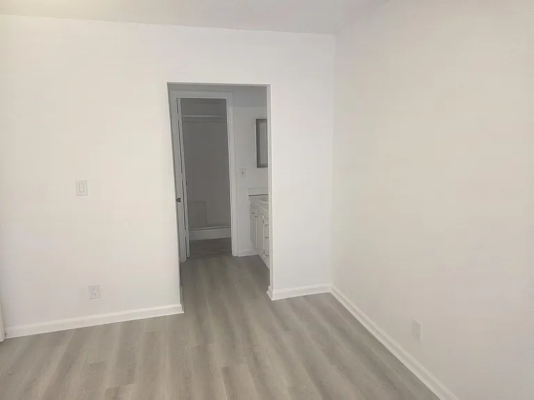 959 SE 2nd Ave #204 — Photo 17