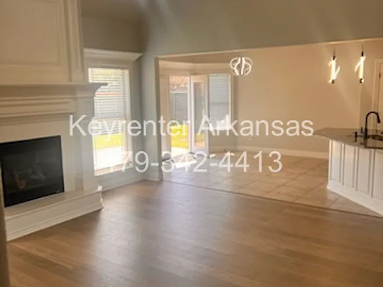 711 Saddlehorn Dr — Photo 2
