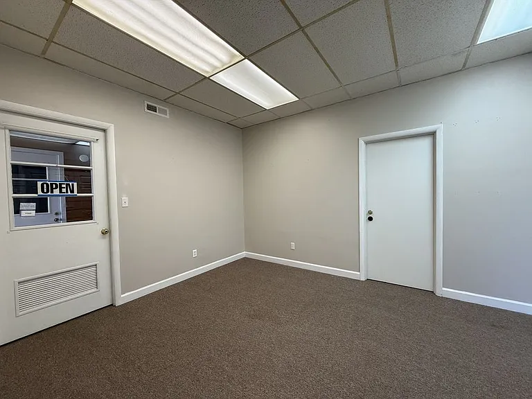 311 N Jackson St — Photo 11