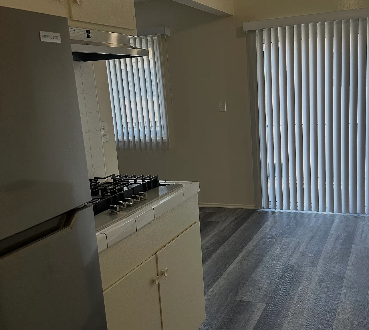 2 bed, 1000 sqft, $2,640 — Photo 4