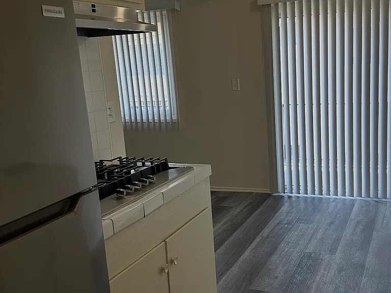 620 S Flower St #8 — Photo 4