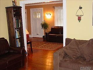 4th image of 512 Deer Park Ave