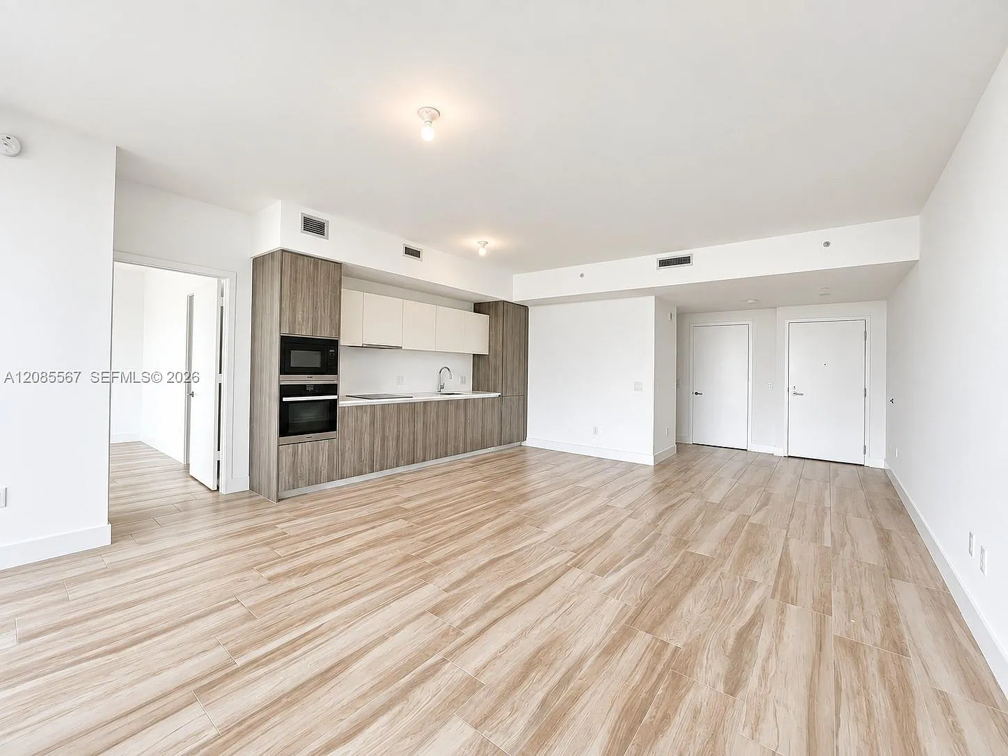 2 bed, 2.5 bath, 1180 sqft, $6,200 — Photo 4