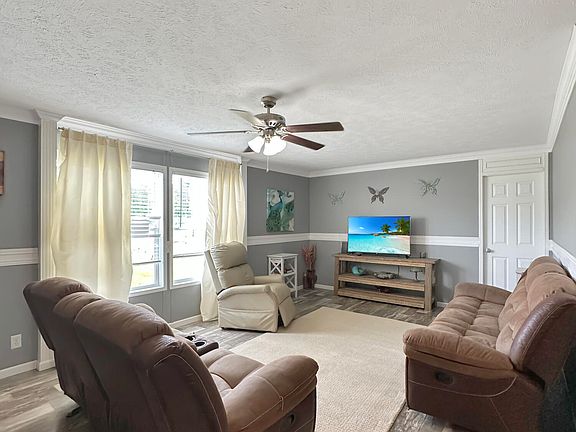 4th image of 13801 Foxrun Dr