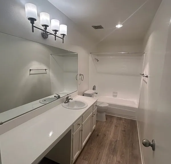 2838 Monroe Ave — Photo 6