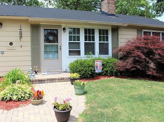 2nd image of 132 N Knollwood Dr