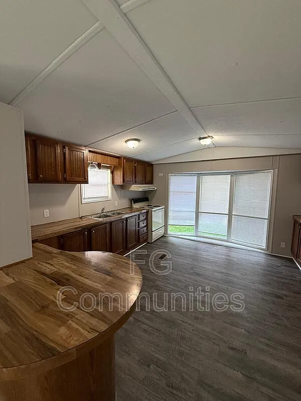 3 bed, 2.0 bath, $975 — Photo 1
