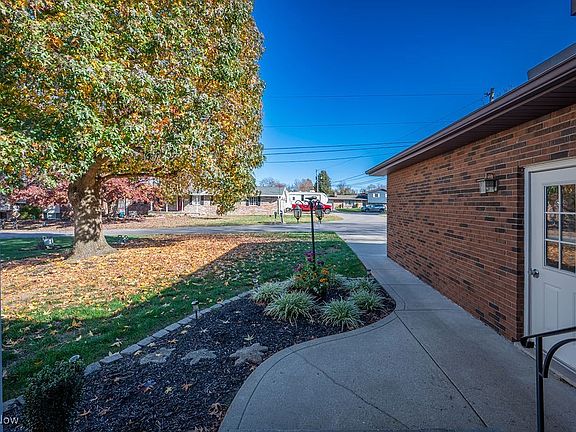 3rd image of 155 Doolin Dr