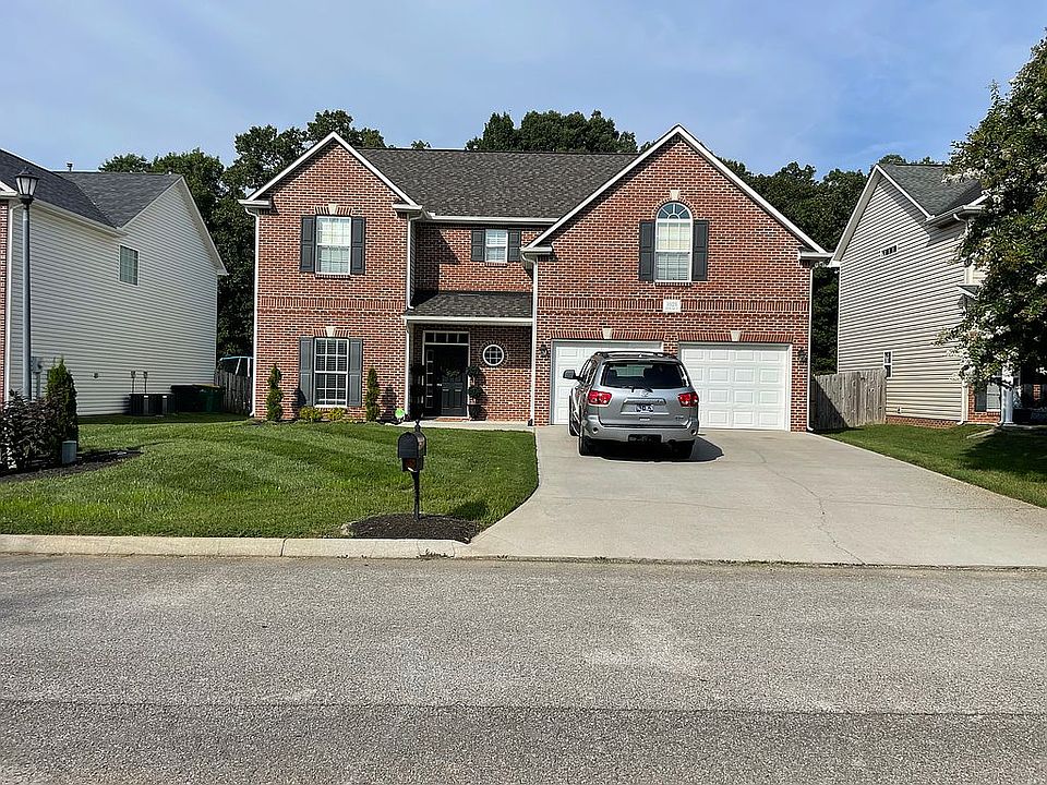 1st image of 1628 Silver Oaks Ln