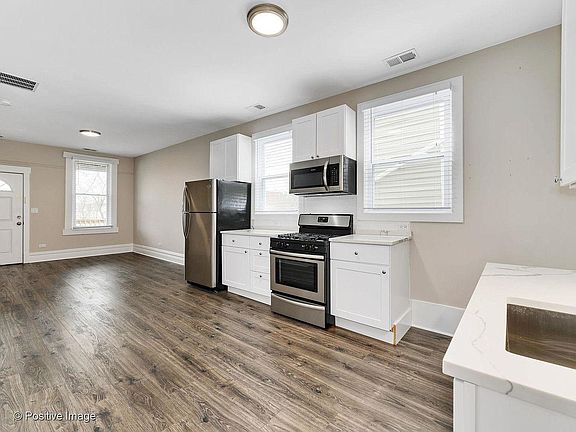 2nd image of 1719 N Kimball Ave #2R