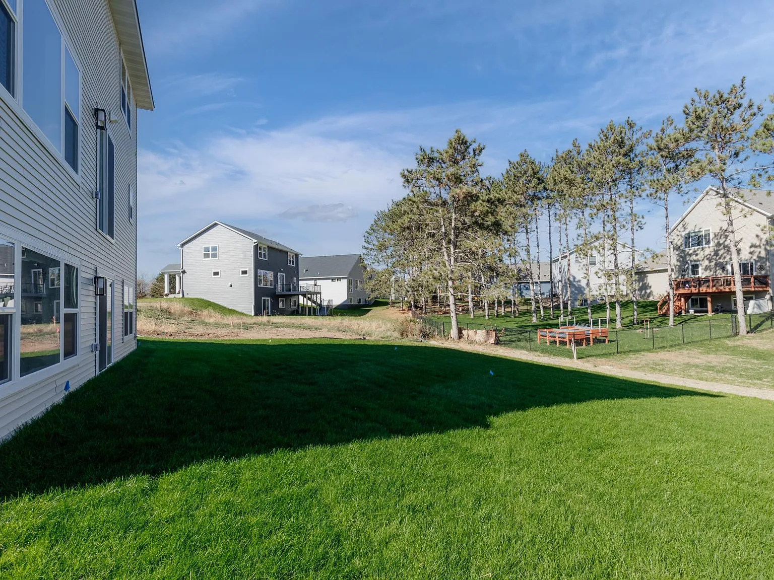 3 bed, 2200 sqft, $3,300 — Photo 3